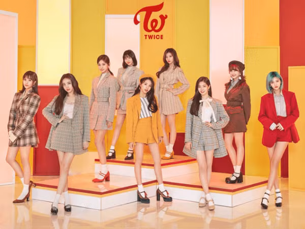 Fan thích thú nghe TWICE trổ tài hát tiếng Anh trong MV "I Want You Back" 