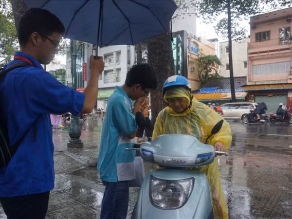 Bão Usagi diễn biến phức tạp, học sinh TP.HCM có thể được nghỉ học