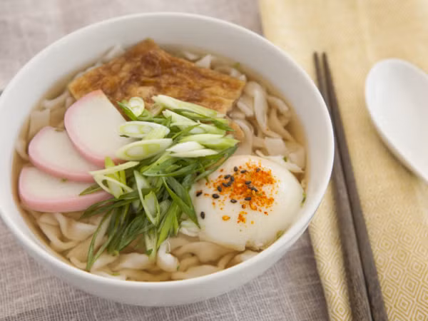 Những ngày mưa se lạnh không gì thú vị bằng cùng nhau “xì xụp” bên tô Udon