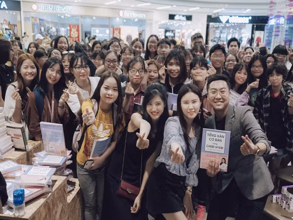 “Bí kíp” học tiếng Hàn trong “ba nốt nhạc” từ nữ Youtuber Kim Hye Ri rành rọt tiếng Việt 