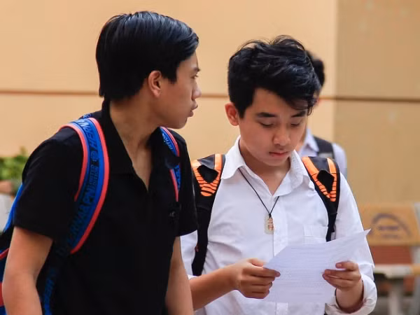 Học sinh lớp 9 ở Hà Nội lo lắng, tính đi học thêm Lịch sử để thi vào lớp 10 THPT