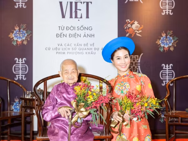 Diễm My được “nhân chứng sống triều Nguyễn” khen ngợi khi diện trang phục Hoàng hậu lộng lẫy