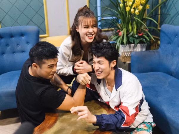 7 thành viên Running Man Việt Nam cùng nhau đọ độ “lầy lội” ở hậu trường