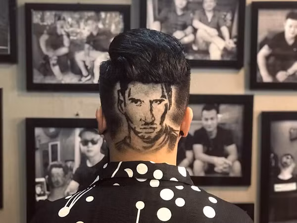 Dịch vụ khắc hình Messi, Ronaldo lên... tóc “gây sốt” mùa World Cup