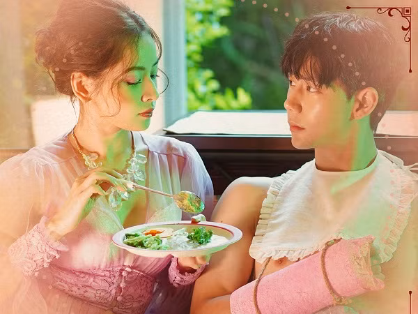 Chi Pu tạo dáng gợi cảm cùng "bạn trai tin đồn" người Hàn Quốc trong MV mới