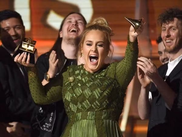 Adele vượt qua Beyoncé và Taylor Swift để trở thành "Ngôi sao vĩnh cửu"