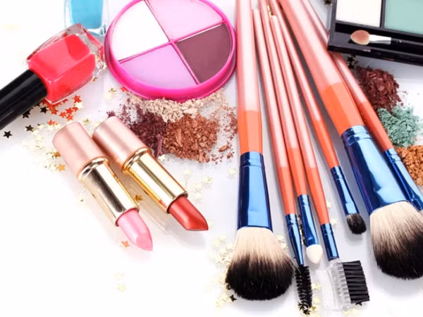 Đồ make-up cũng có “tuổi thọ”, bạn cần chú ý để thay mới chứ đừng tiếc của