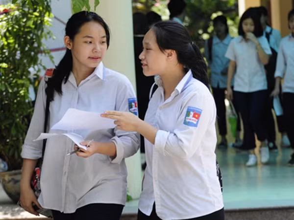 Tuyển sinh lớp 10 Hà Nội: Chỉ công bố đề thi tham khảo những môn mới