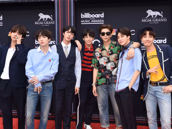 BTS được tạp chí TIME vinh danh cùng Tổng thống Mỹ Donald Trump, Rihanna, Kanye West...