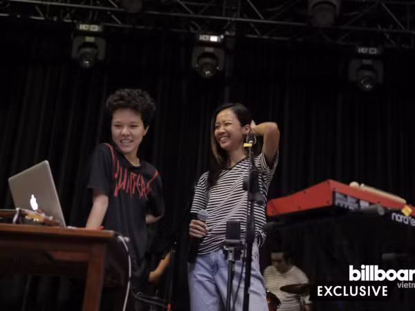 Tiên Tiên, Suboi cười tẹt ga trong hậu trường tổng duyệt cho concert “Chill With Me” 