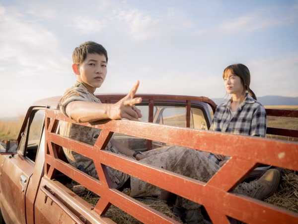 Chào đón tin vui của cặp đôi Song - Song, "Hậu duệ Mặt Trời" được phát hành trên YouTube