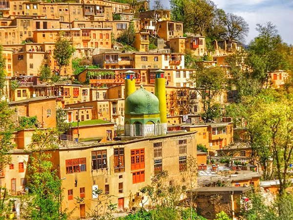 Kỳ lạ ngôi làng không mái ngói ở Iran