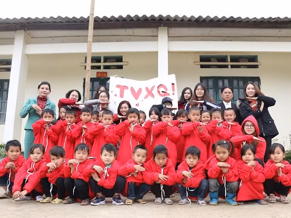 Cộng đồng V-Cassiopeia mang “Thư viện TVXQ” thứ tư đến với các em nhỏ vùng cao