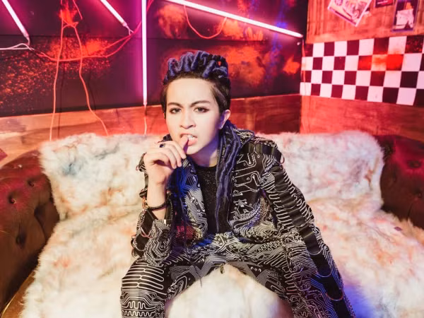 Gil Lê kỉ niệm sinh nhật bằng việc ra mắt hình ảnh mới cực cá tính trong MV "Shake it up"