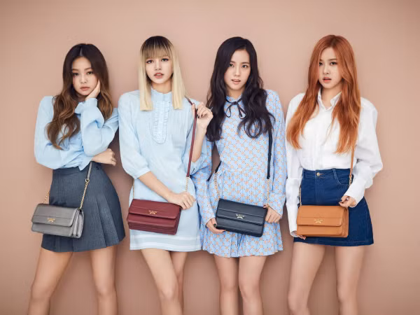 Tin được không, các cô gái BLACKPINK không bao giờ được ra ngoài một mình