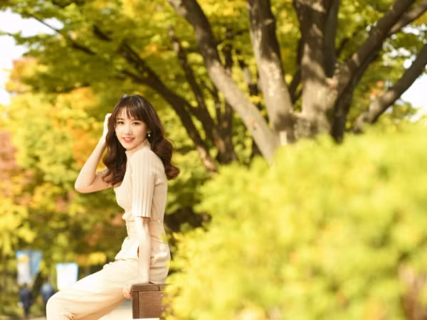 "Bà xã" Trấn Thành thả dáng ở Hàn Quốc, khoe nhan sắc “không tuổi” khiến fan thích thú