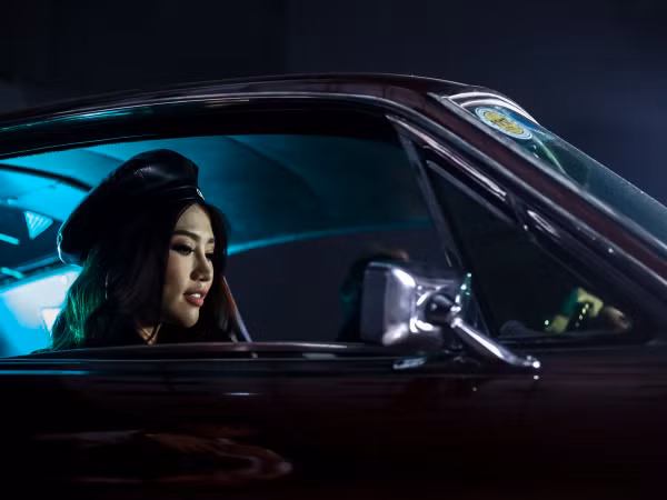 Người mẫu Quỳnh Châu xuất hiện ấn tượng trong teaser MV của Bạch Công Khanh 