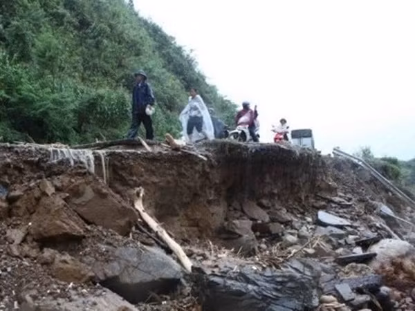 13 thí sinh không thể dự thi do mưa lũ được đặc cách xét tốt nghiệp