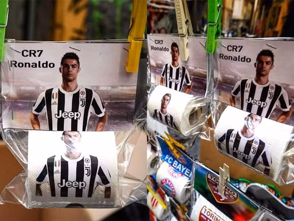 Gia nhập Juventus, C. Ronaldo bị người dân Napoli in mặt lên giấy vệ sinh