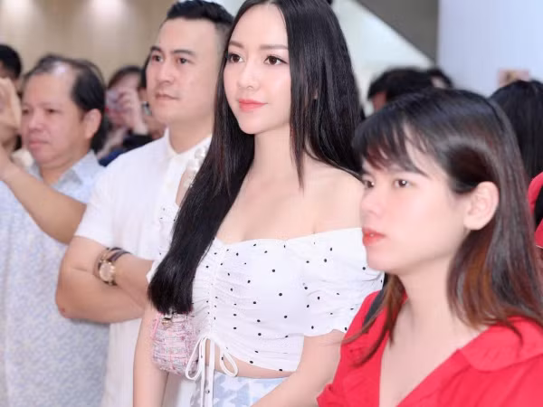 Băng Di cùng bạn trai tình tứ đi ra mắt bộ phim điện ảnh mới của "Thám tử lừng danh Conan"