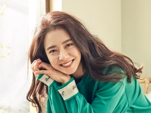 Fan không thể nhịn cười xen ngưỡng mộ trước màn hình điện thoại của Song Ji Hyo