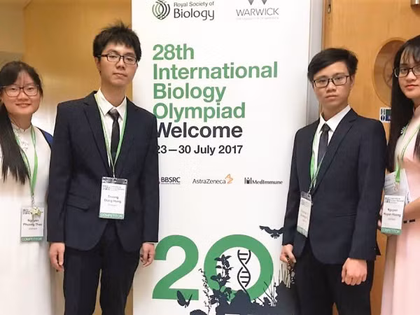 Teen Việt giành 1 huy chương Vàng, 2 huy chương Bạc tại Olympic Sinh học quốc tế 2017