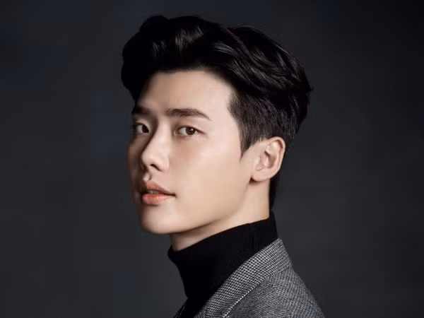 Lee Jong Suk, hành trang nào đã sẵn sàng khi ngày nhập ngũ đang rất gần?