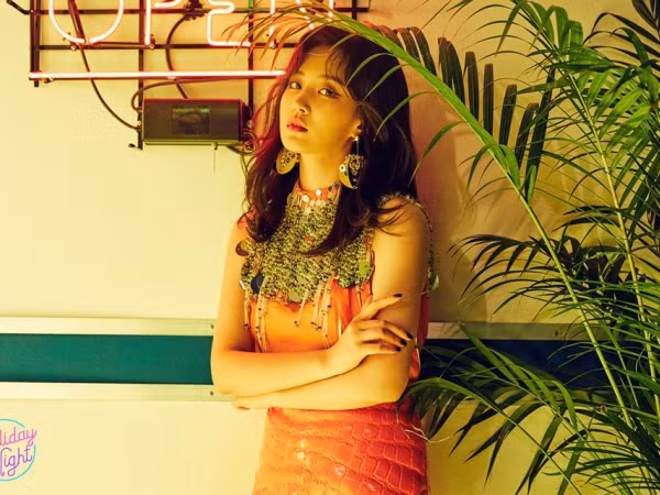 Yuri chính là thành viên thứ ba "nhá hàng" màn comeback của SNSD, SONE quả là những "thám tử" thần sầu