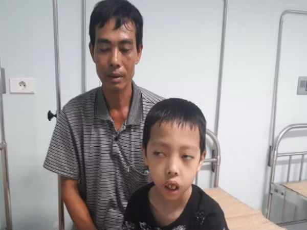 Xót xa cậu bé 13 tuổi mắc bệnh hiểm cạn kiệt ước mơ đến trường