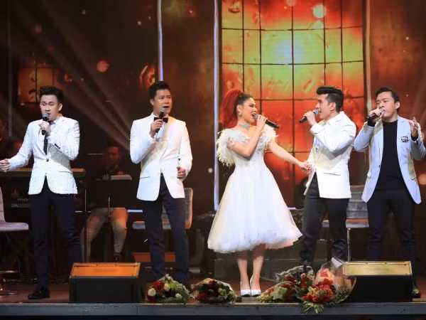Thanh Thảo thăng hoa cùng dàn nghệ sĩ khách mời trong đêm liveshow kỷ niệm 25 năm ca hát 