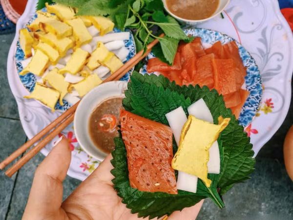 Ngày giao mùa tranh thủ thưởng thức sứa đỏ mềm mịn và trong veo như thạch