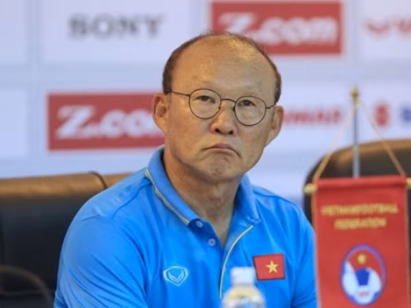 HLV Park Hang Seo: "Chưa khi nào chúng tôi thi đấu trong tình trạng thời tiết khắc nghiệt đến vậy"