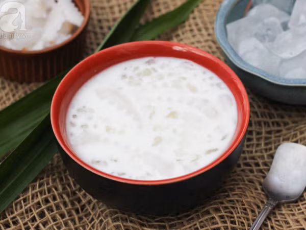 Thử ngay Dừa dầm sữa đậu mát lạnh trên phố Tạ Quang Bửu