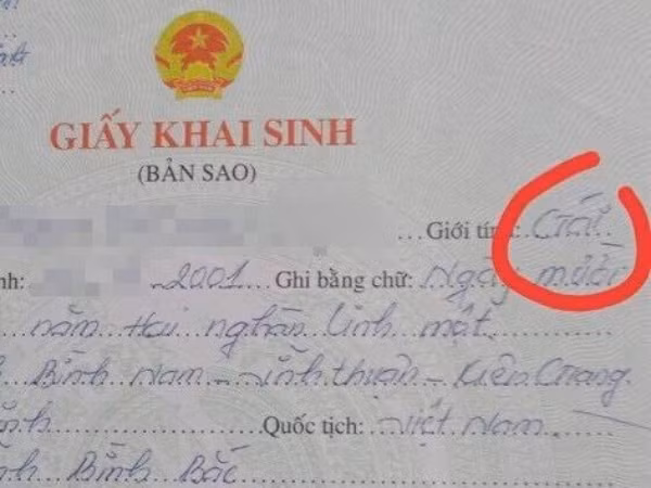 Nữ sinh không được làm hồ sơ tuyển sinh Đại học vì giới tính giấy khai sinh là "Gái"