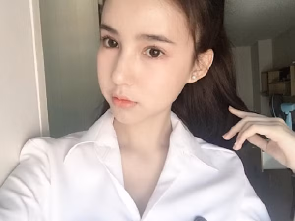 Để mặt mộc đã xinh ngất ngây thế này, Yoshi xứng đáng giành ngôi Hoa hậu chuyển giới Thái Lan 