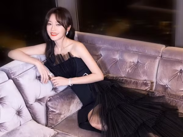 Quên Park Min Young, Dương Mịch đi, Tần Lam mới là người nổi bật nhất COSMO!