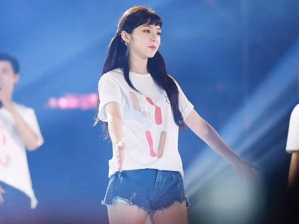 Irene (Red Velvet) khoe tóc mới siêu dễ thương đến mức bạn thân Seohyun (SNSD) khen tíu tít