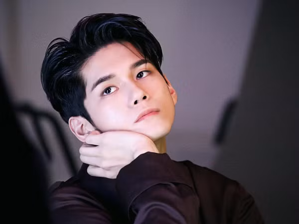 Không cần nói câu nào, Ong Seongwoo vẫn khoe được diễn xuất đỉnh cao qua ánh mắt