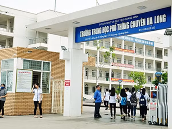 Điều tra nghi án nữ sinh Hạ Long bị rạch mặt trong nhà vệ sinh ở trường