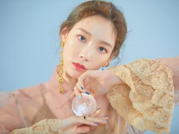 Taeyeon hóa "nữ thần" xinh lung linh, cất giọng hát đốn tim fan trong MV "Four Seasons"