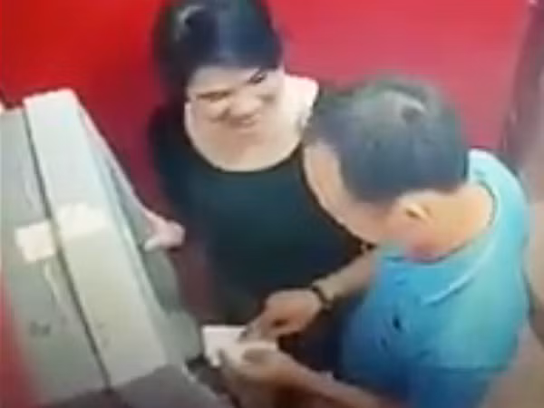 Đánh rơi thẻ ATM ghi sẵn mật khẩu, cô gái bị rút sạch 15 triệu đồng 
