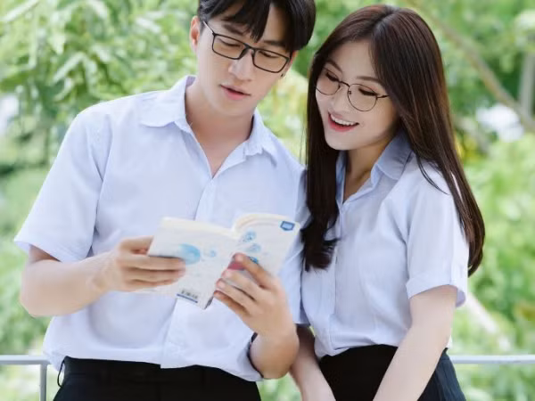 Điểm lại những MV đưa V-Pop trở về "chuyến tàu thanh xuân" rực rỡ
