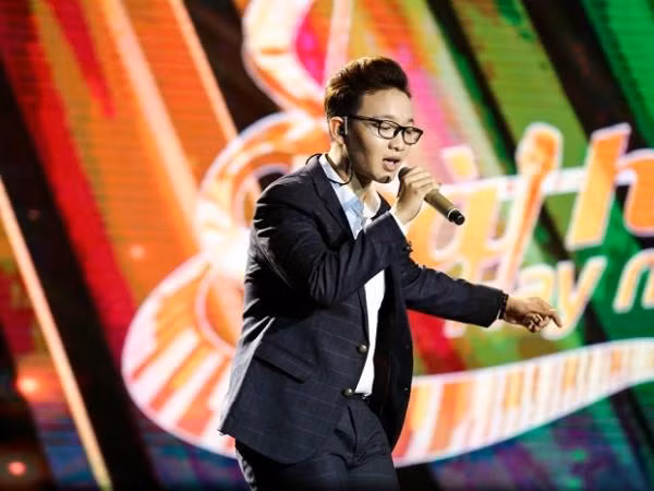 Á quân The Voice 2015 Hoàng Dũng bất ngờ xuất hiện tại Sing My Song