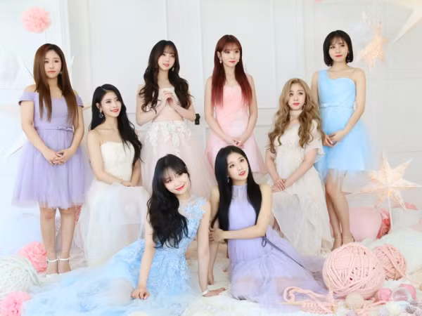 Người khác né fan cuồng không được, nhóm Lovelyz lại chủ động gặp gỡ chào hỏi