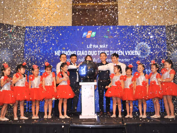 Hệ thống học tập trực tuyến VioEdu ứng dụng Trí tuệ nhân tạo giúp teen giảm 50% thời gian học tập