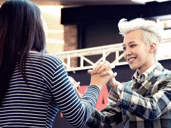 Các idol cứ chiều người hâm mộ hết nấc thế này, fan không đổ liêu xiêu mới lạ