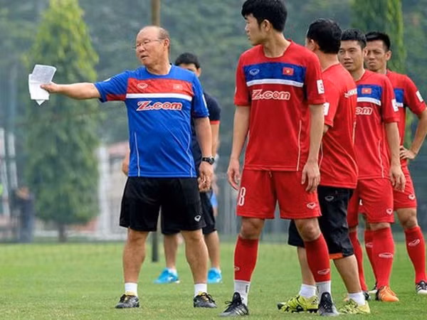 Canh bạc của thầy Park tại vòng loại World Cup và SEA Games