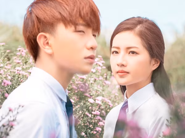 Tùng Maru cùng Bích Ngọc thả hồn trên cánh đồng hoa thạch thảo