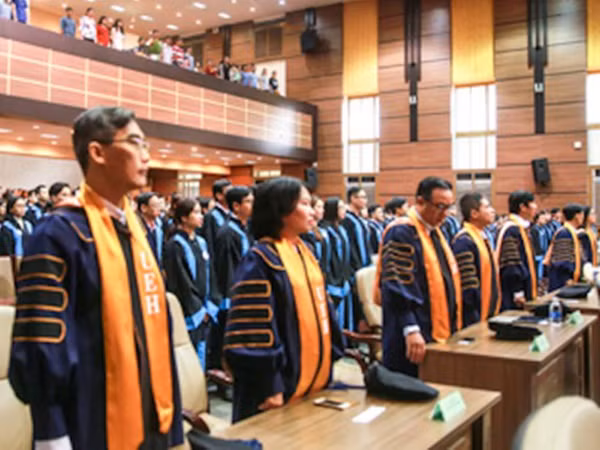 Nghiên cứu sinh ký hợp đồng với ĐH được miễn học phí và chỗ ở