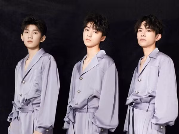 TFBOYS, hành trình của những chàng trai đẹp hơn hoa kiêm chiến binh bất khả chiến bại